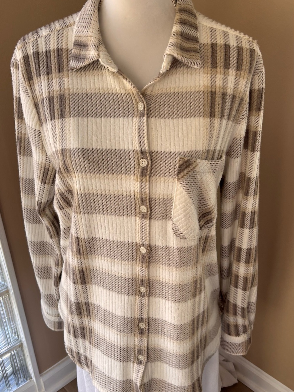 Alex & Jordan Women’s Plaid Button-Up Collared Long Sleeve Woven Beige/White L